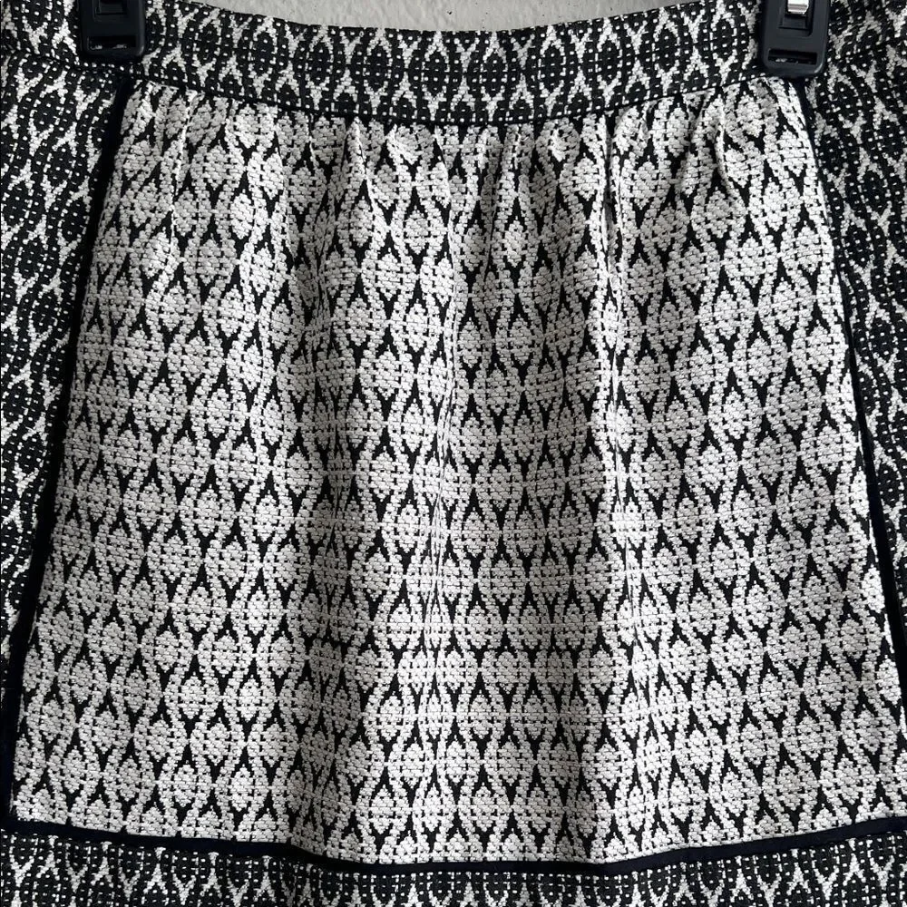 J. Crew Textured Pencil Skirt in Matelassé Textured Ivory Cream in Size 6